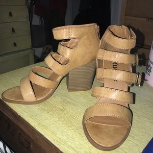 Size 9 women’s mudd brand heels never worn